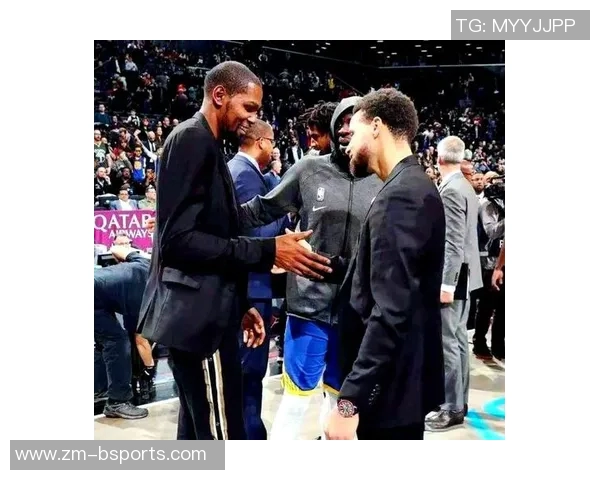 杜兰特雕像设计引发热议下半身雷霆上半身勇士一手篮网寓意深刻