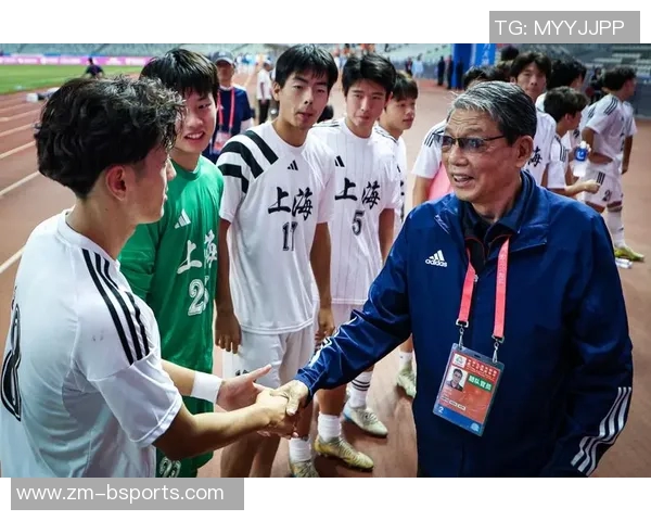 徐根宝高龄仍陪伴U20球员为他们付出辛劳感动球员心声